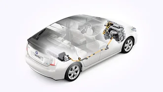 Seitenansicht eines weißen Toyota Hybrid. Zu sehen ist der Motor als eine art Röntgenaufnahme des Autos