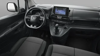 Komplettes Interieur des Toyota Proace City (Lenkrad und Amaturenbrett)